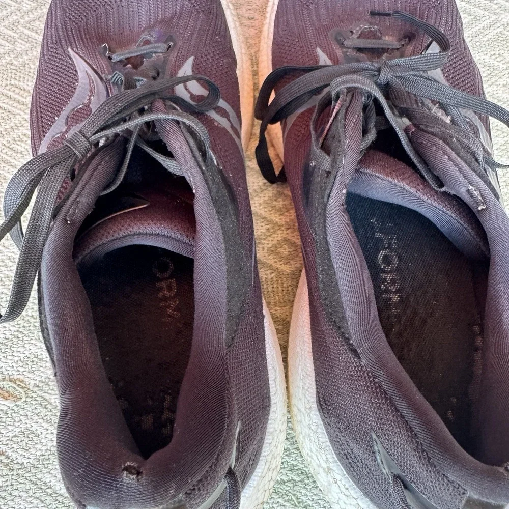 Size 12 - Saucony Triumph 21 Black Gum -‎ S20881-100